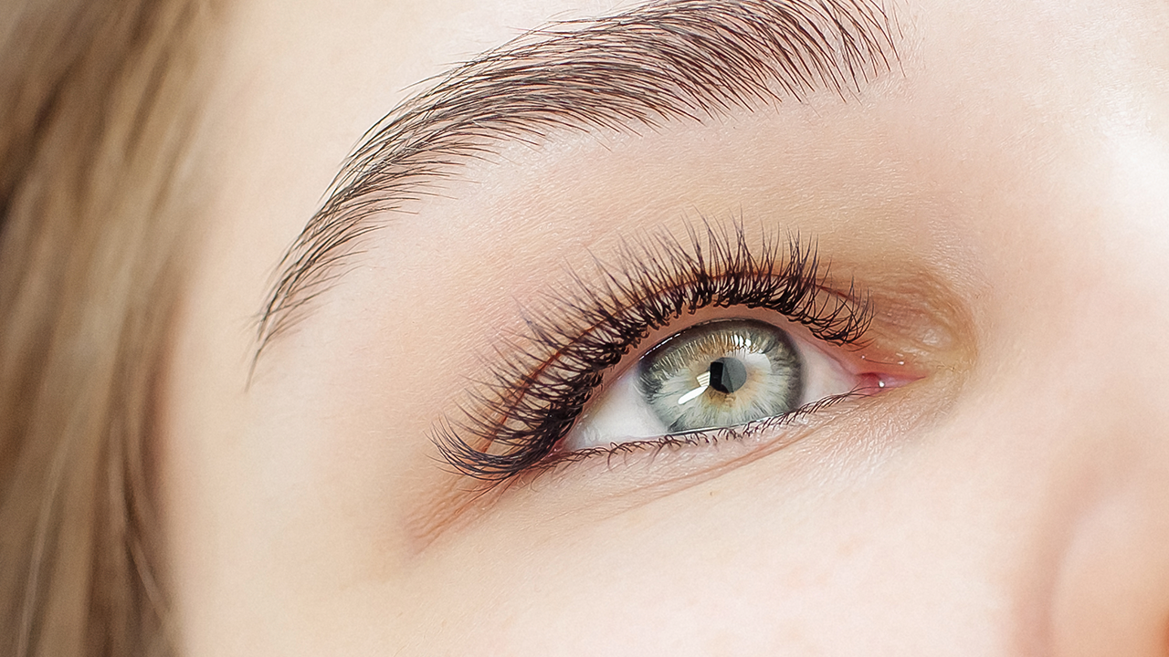 Transform Your Look: Eyelash Extensions with Art and Care